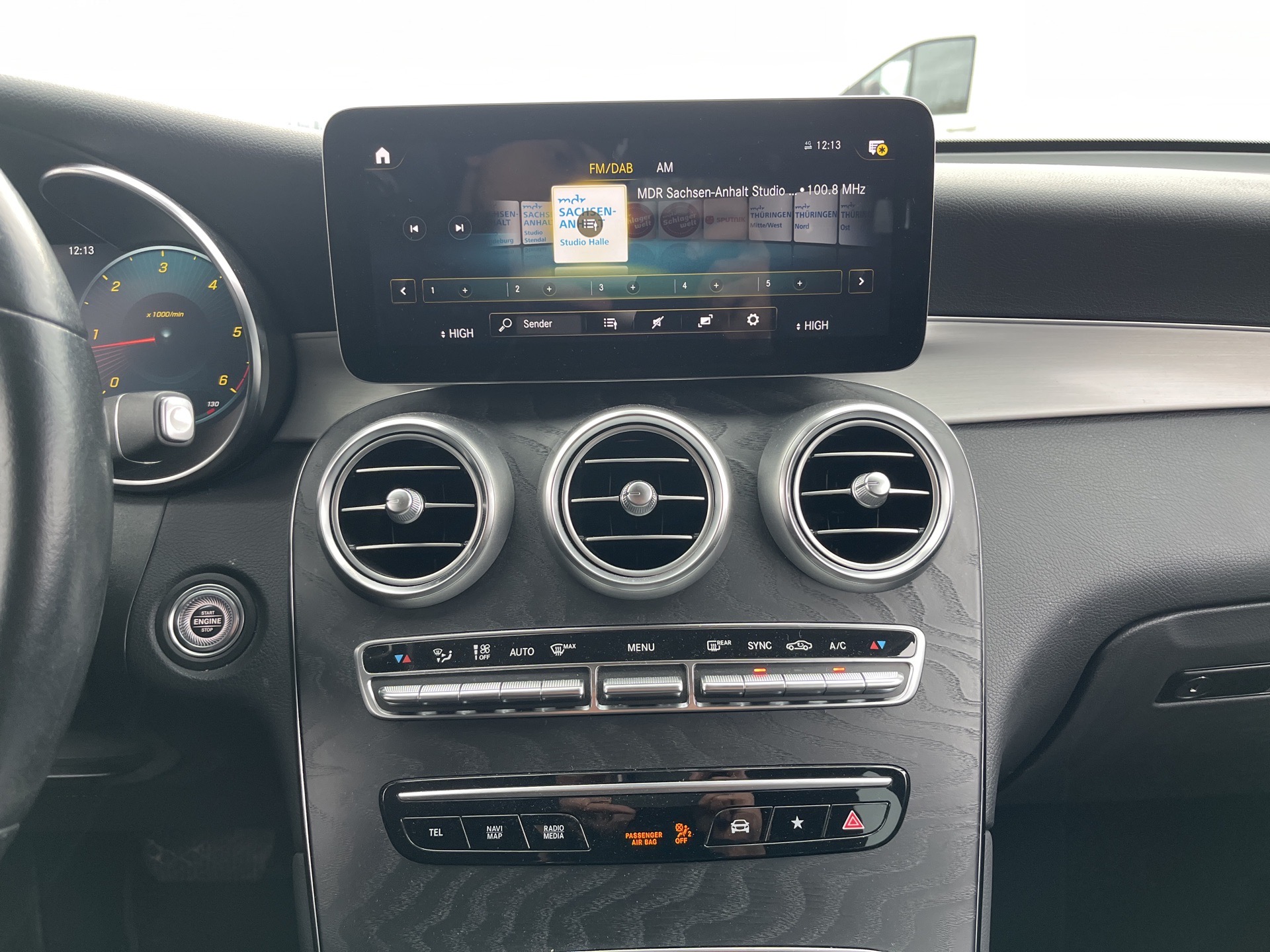 ef5a084b-5115-4b48-b86c-a8ffeb202694